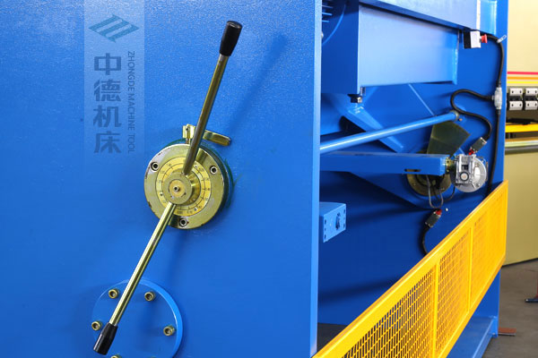 ZDSK-1632剪板機刀片間隙手動調(diào)節(jié)器，刻度清淅，調(diào)節(jié)省力又簡便.jpg