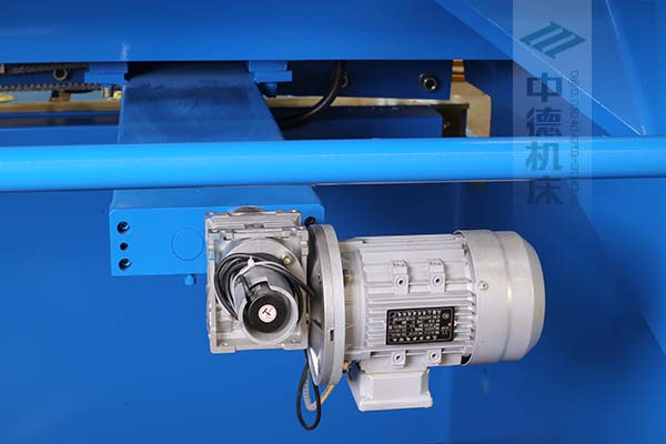 ZDS-1632后擋料AC電機(jī)與減速器一體，故障少，速度快.jpg