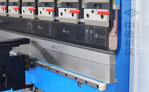 ZDPK-10025分段數(shù)控模具及高精度模具快夾，換模速度快5倍，加高型模托是門業(yè)制造專業(yè)配置.jpg