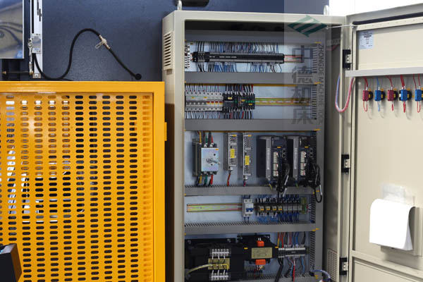 ZDPE8025-ESTUN原廠適配電氣箱總成，抗干擾能力強(qiáng)，電氣運(yùn)行穩(wěn)定.jpg